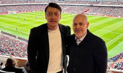 Cumhurbaşkanı Başdanışmanı Kılıç, Özil ile Arsenal-Chelsea maçını izledi