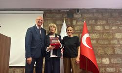 "54. Orhan Kemal Roman Armağanı" yazar Ayşe Kulin'e takdim edildi