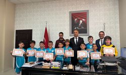 Biga’da şampiyon minikler ödüllendirildi