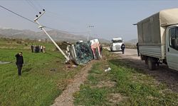 Yolcu otobüsünün devrildiği çok sayıda yaralı var