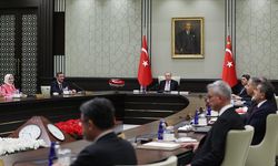 Bahçeli, Kabine Toplantısı'na "ay-yıldız" motifli 102 gül gönderdi