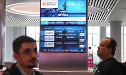 Trablus'tan ayrılan Türk vatandaşlarını taşıyan ilk uçak İstanbul'a geldi