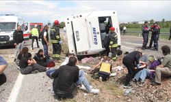 Yolcu otobüsü devrildi, yaralılar var