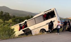 Yolcu otobüsü ile tur otobüsü çarpıştı