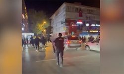 Kadıköy'de şampiyonluk kutlayan Galatasaraylı taraftarlara saldırı (Video)