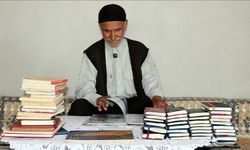 Askerde okuma yazma öğrenen Ali dede, 60 yıldır şiir yazıp günlük tutuyor