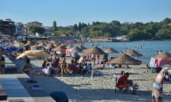 Sıcak hava bunaltınca çare denizde arandı
