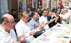 Lapseki'de vatandaşlara aşure ikram edildi