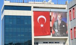 Kamu binalarına 'Terörsüz Türkiye'ye destek için Türk bayrağı asıldı