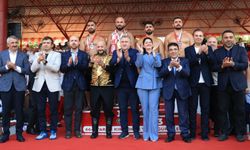 Kırkpınar başpehlivanı Orhan Okulu, altın kemeri kuşandı