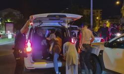 Jandarmanın "dur" ihtarına uymayan otomobilde 6 düzensiz göçmen yakalandı