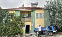 Yaşlı çift, iki katlı evini jandarmaya bağışladı