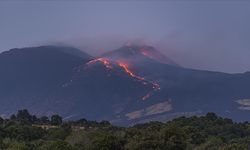 Etna Yanardağı’nda patlama ve lav akışı sürüyor