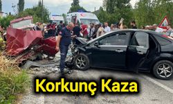 Korkunç Kaza: İki otomobil çarpıştı
