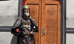 "71'lik delikanlı", Ahlat'ta gençlerin ilgi odağı oldu
