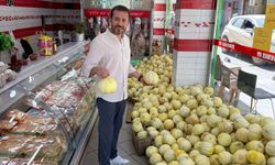 Her Ayın İlk Salısı Sürpriz: Korkmaz Et Müşterilerini Kavunla Sevindirdi