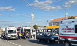 İki otomobilin çarpıştığı kazada 6 kişi yaralandı
