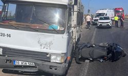 Kamyonun çarptığı motosikletin sürücüsü öldü