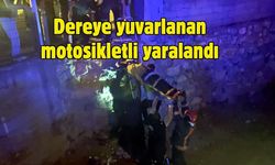 Dereye yuvarlanan motosikletli yaralandı