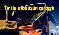 Tır ile otobüsün çarpıştığı kaza ulaşımı aksattı
