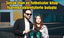 Selçuk İnan ve futbolcular kitap fuarında ziyaretçilerle buluştu