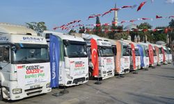 Gazze'ye 10 yardım tırı dualarla yola çıktı