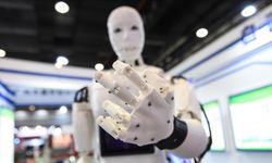 İnsansı robot yürüyüş rekoru kırdı