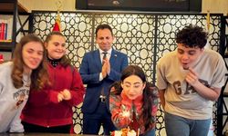 Özel Stajyerler İçin Pasta Kesildi