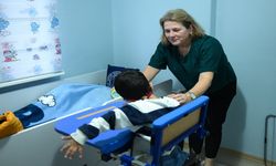 Kuvözden çıkan bebeğe yuva oldular, engeline rağmen ailesi olmaktan vazgeçmediler