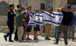 Filistin topraklarını gasbeden İsrailliler, Mescid-i Aksa'ya baskın düzenledi