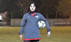 Hümeyra'nın sokaktan yeşil sahalara futbol hikayesi