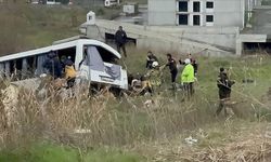 Servis midibüsünün devrilmesi sonucu 4 kişi öldü, 7 kişi yaralandı