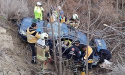 Devrilen otomobildeki 3 kişi öldü