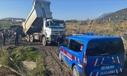 Akarsu yatağından izinsiz kum alınmasına müdahale