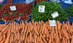 Biga’da yılın son pazarı kuruldu: İşte 2025’in son etiketleri