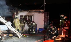 Gece Çıkan Yangın 2 İş Yerini Küle Çevirdi