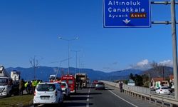 Çöp kamyonuna çarpan otomobildeki 1 kişi öldü, 2 kişi yaralandı