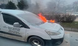 Hafif ticari araçta çıkan yangın söndürüldü