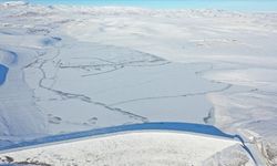 Kars'ta Eskimo usulü balık avcılığının yapıldığı baraj dondu