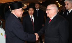 Bakan Güler, Malezya Başbakanı Enver İbrahim'i karşıladı