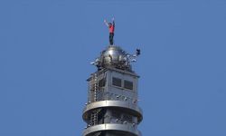 Alex Honnold, "Taipei 101" gökdeleninin tepesine çıktı