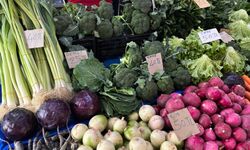 İlk Sahur Öncesi Biga Çarşamba Pazarı’nda Hareketlilik