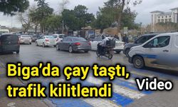 Biga’da çay taştı, trafik kilitlendi