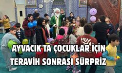 Ayvacık'ta çocuklar için teravih sonrası sürpriz