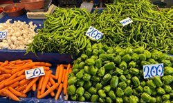 Biga pazarda çeşit bol, cüzdan boş