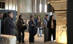 Ziyaretçiler Troya Müzesi'ni uzman rehber eşliğinde gezdi