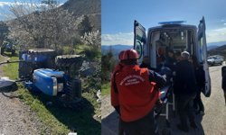 Devrilen traktörün altında kalan sürücü yaşamını yitirdi