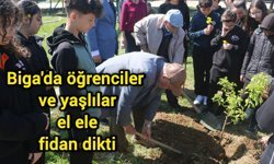 Biga’da öğrenciler ve yaşlılar el ele fidan dikti