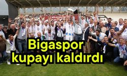 Bigaspor kupayı kaldırdı (Video)