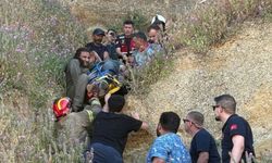 Yamaç paraşütü yapan 2 kişi kayalıklara çarparak yaralandı